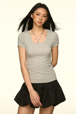 Minimalist Gray U-Neck Short Sleeve T-Shirt for Women - Summer Slim Fit Cropped Top, Waist-Defining Style, Perfect for Y2K Fashion