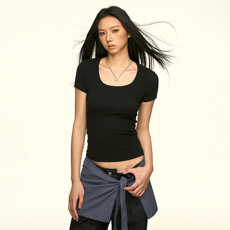 Minimalist Gray U-Neck Short Sleeve T-Shirt for Women - Summer Slim Fit Cropped Top, Waist-Defining Style, Perfect for Y2K Fashion Minimalist Gray U-Neck Short Sleeve T-Shirt for Women - Summer Slim Fit Cropped Top, Waist-Defining Style, Perfect for Y2K Fashion