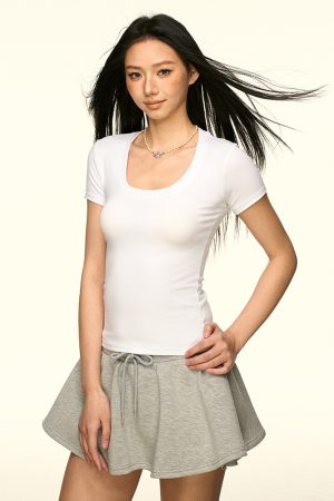 Minimalist Gray U-Neck Short Sleeve T-Shirt for Women - Summer Slim Fit Cropped Top, Waist-Defining Style, Perfect for Y2K Fashion