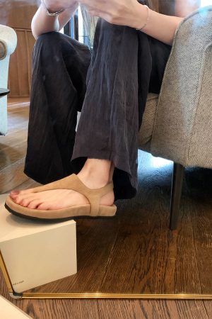 Minimalist Herringbone Sheepskin Thong Sandals for Women - Retro Flat Flip-Flops for Summer Vacation