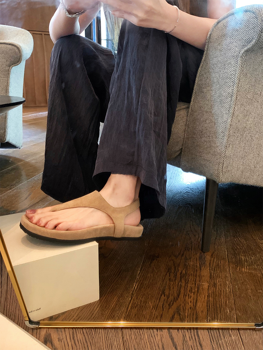 Minimalist Herringbone Sheepskin Thong Sandals for Women - Retro Flat Flip-Flops for Summer Vacation Minimalist Herringbone Sheepskin Thong Sandals for Women - Retro Flat Flip-Flops for Summer Vacation