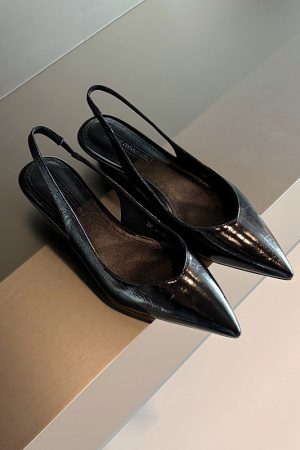 Minimalist Pointed Toe Flat Sandals for Women - Subtle Wedge Heel, Stylish Commuting Design, Perfect for Everyday Wear