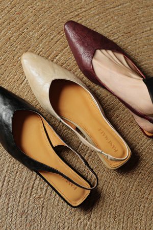 Minimalist V-Shaped Genuine Leather Toe Sandals for Comfortable Commuting - Versatile Slimming Design in Light Luxury Style