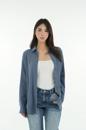 Minimalist Vintage Long-Sleeve Shirt - Slightly Loose Fit, Retro Style for Effortless Chic Fashion