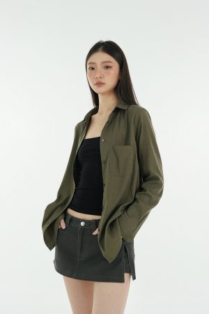 Minimalist Vintage Long-Sleeve Shirt - Slightly Loose Fit, Retro Style for Effortless Chic Fashion