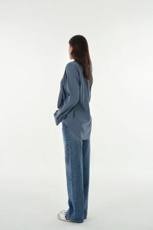 Minimalist Vintage Long-Sleeve Shirt - Slightly Loose Fit, Retro Style for Effortless Chic Fashion