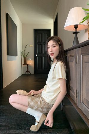 Minimalist Wave Edge Short Sleeve T-shirt for Women - Summer 2025 Solid Color Loose Fit Unique Top