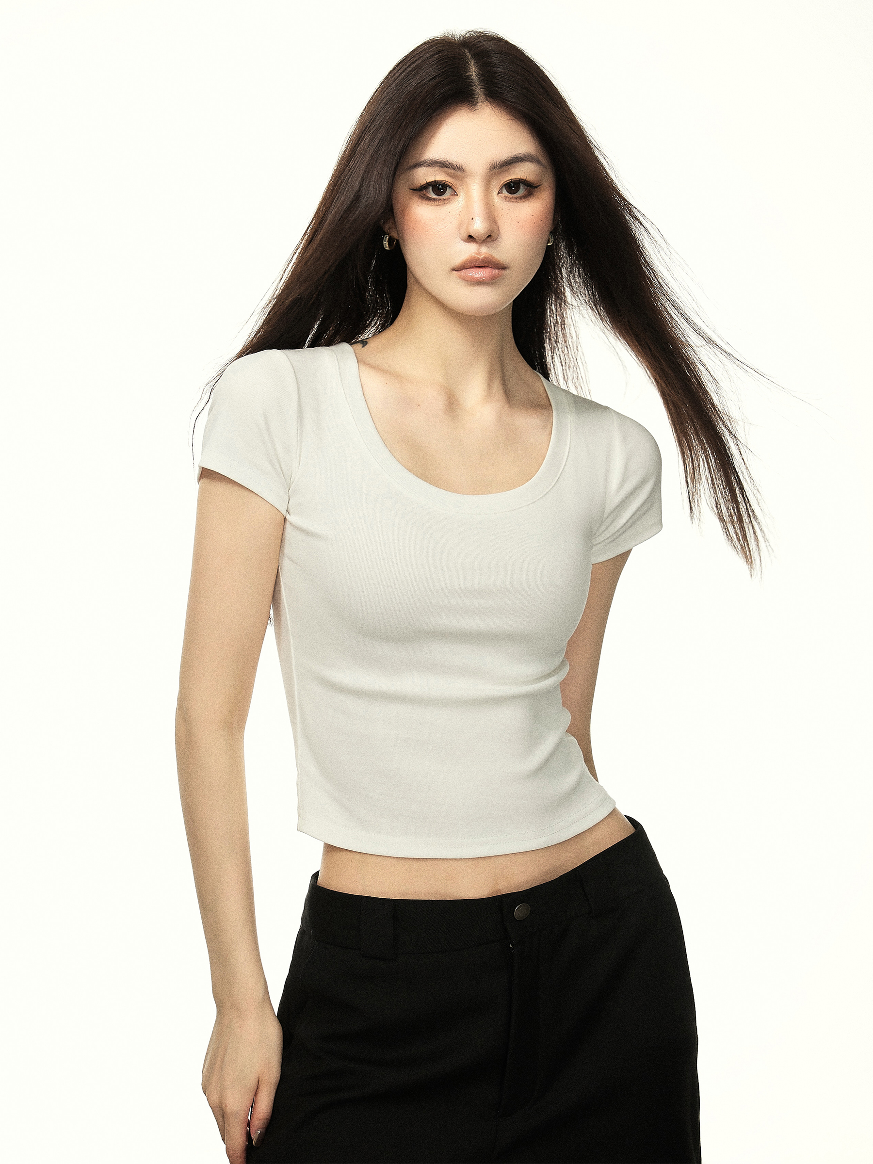 Minimalist White U-Neck Short Sleeve Cropped T-Shirt for Women - Summer Thin Slim Fit Pure Cotton Top Minimalist White U-Neck Short Sleeve Cropped T-Shirt for Women - Summer Thin Slim Fit Pure Cotton Top