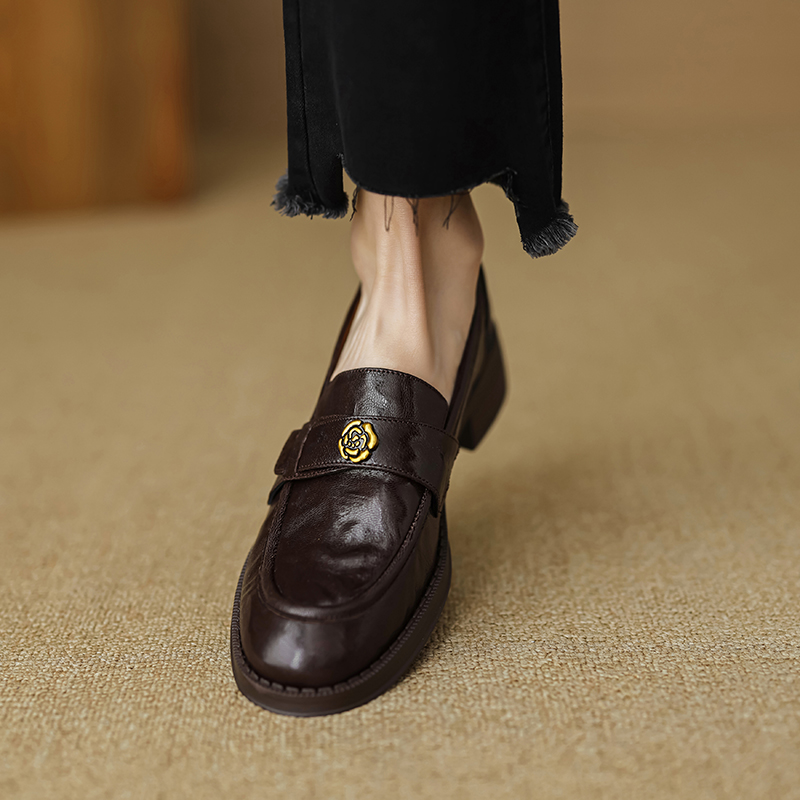 Non-Luxury Genuine Leather Camellia Slip-On Loafers for Women - 2025 Retro Low Heeled Flats, Vintage Inspired Fashion Non-Luxury Genuine Leather Camellia Slip-On Loafers for Women - 2025 Retro Low Heeled Flats, Vintage Inspired Fashion