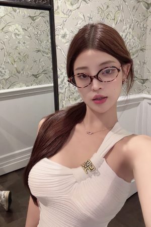 Off-Shoulder Knitted Tank Top for Women, Sexy Strapless Design, Luna Lona Style, Y2K Fashion, Trendy Summer Wear