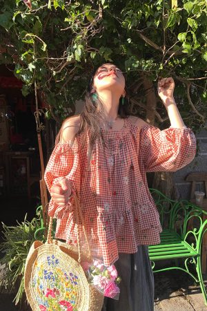 Off-Shoulder Retro Embroidered Cotton Doll Shirt - Women's Spring Lantern Sleeve Top in Rose Bay Style