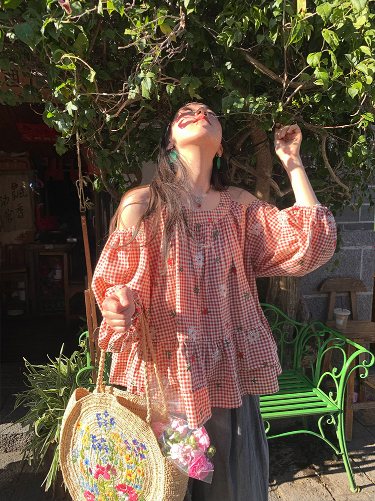 Off-Shoulder Retro Embroidered Cotton Doll Shirt - Women's Spring Lantern Sleeve Top in Rose Bay Style Off-Shoulder Retro Embroidered Cotton Doll Shirt - Women's Spring Lantern Sleeve Top in Rose Bay Style