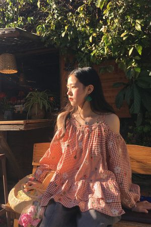 Off-Shoulder Retro Embroidered Cotton Doll Shirt - Women's Spring Lantern Sleeve Top in Rose Bay Style