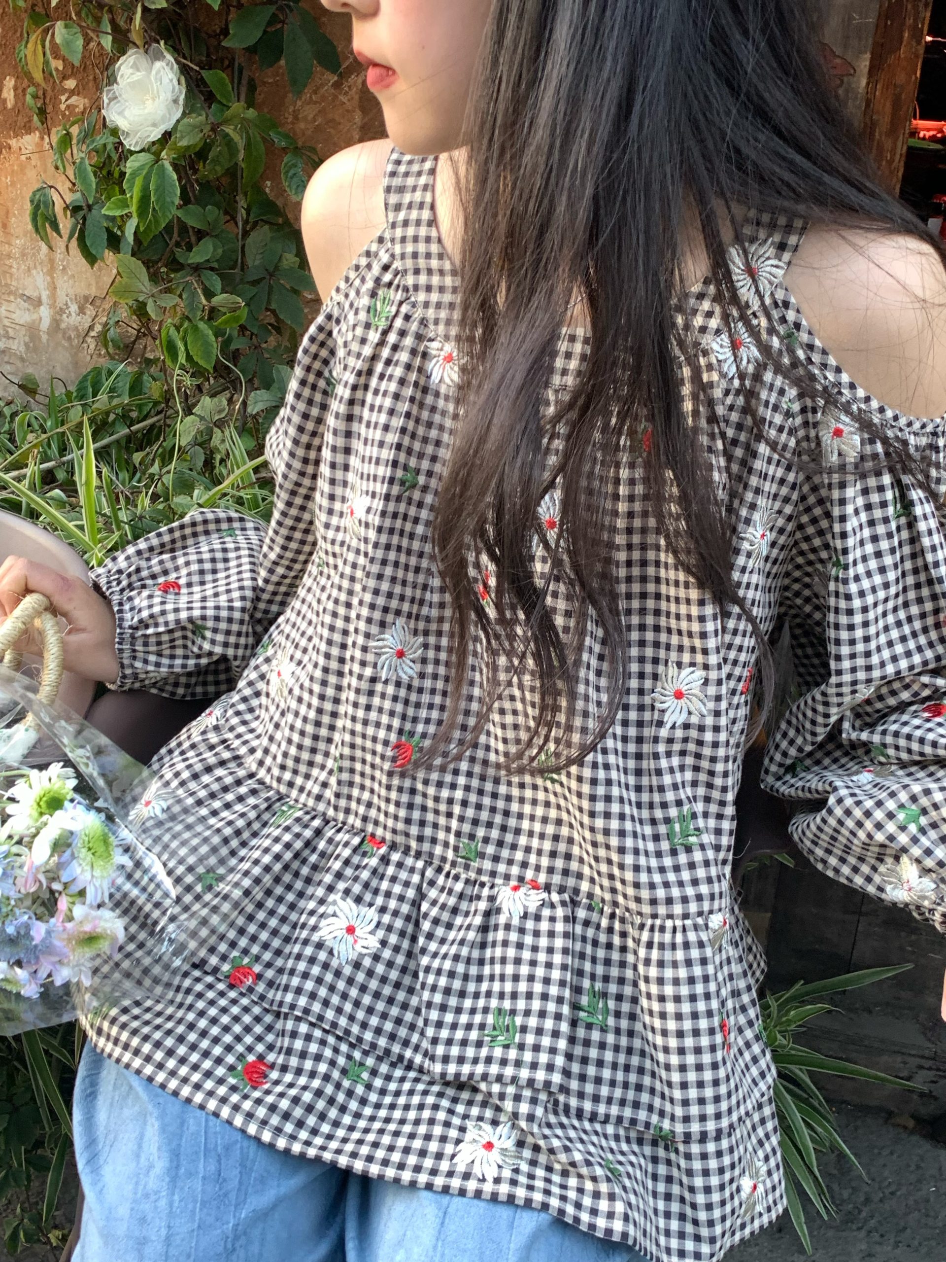 Off-Shoulder Retro Embroidered Cotton Doll Shirt - Women's Spring Lantern Sleeve Top in Rose Bay Style Off-Shoulder Retro Embroidered Cotton Doll Shirt - Women's Spring Lantern Sleeve Top in Rose Bay Style