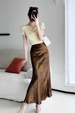 Off-Shoulder Short-Sleeved Top - Women's Summer French Style Thin Stretchy Knit in Light Colors - Elegant & Chic Essentials