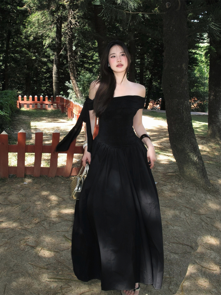 One-Shoulder Black Dress with Flowing Ribbon Big Skirt - Elegant Summer Slim Fit Hepburn Style for Women One-Shoulder Black Dress with Flowing Ribbon Big Skirt - Elegant Summer Slim Fit Hepburn Style for Women