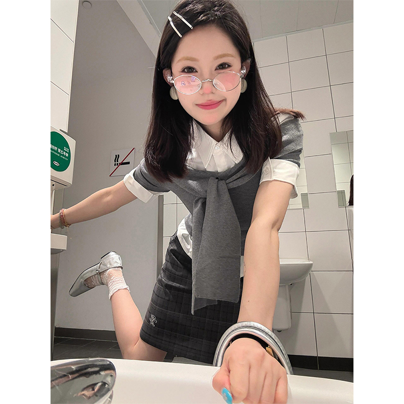 One-Shoulder Short Sleeve Knitted Top for Women - Trendy Gray Summer T-Shirt, Slim Fit, Hot Girl Style, Y2K Fashion One-Shoulder Short Sleeve Knitted Top for Women - Trendy Gray Summer T-Shirt, Slim Fit, Hot Girl Style, Y2K Fashion