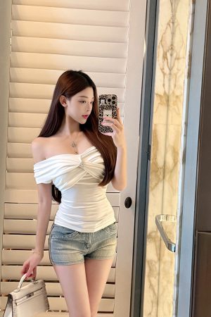 One-Shoulder Slim Fit T-shirt in Pure Desire Style - Sexy 90s-Inspired Top for Trendy Fashion Lovers