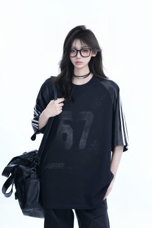 Oversized Black Short-Sleeve T-Shirt for Women - American High Street Sports Style, Loose Fit, Casual Chic.