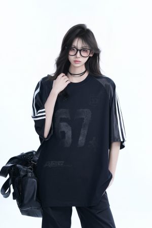 Oversized Black Short-Sleeve T-Shirt for Women - American High Street Sports Style, Loose Fit, Casual Chic.