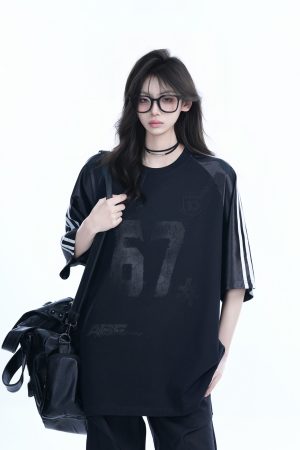 Oversized Black Short-Sleeve T-Shirt for Women - American High Street Sports Style, Loose Fit, Casual Chic.