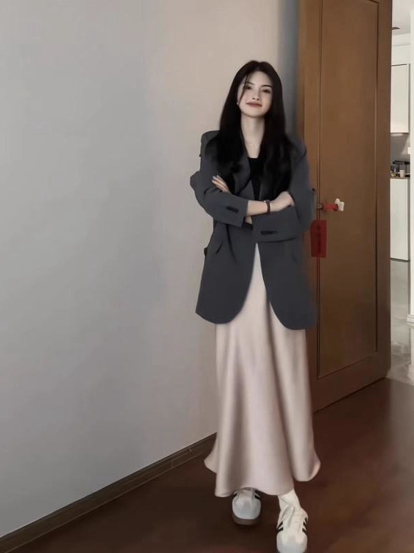 Oversized Gray Blazer for Women - Spring Autumn Casual Korean Style with Shoulder Pads, Loose Fit Design Oversized Gray Blazer for Women - Spring Autumn Casual Korean Style with Shoulder Pads, Loose Fit Design