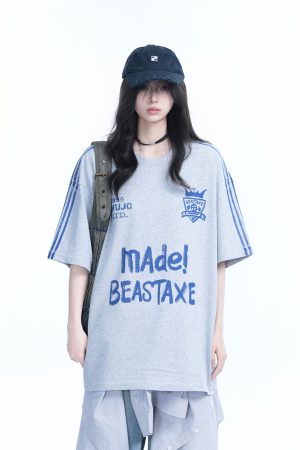 Oversized Retro College Style Gray Graffiti T-Shirt for Women - Trendy Short Sleeve Loose Fit Top