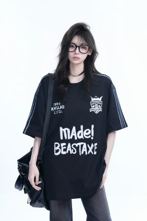 Oversized Retro College Style Gray Graffiti T-Shirt for Women - Trendy Short Sleeve Loose Fit Top