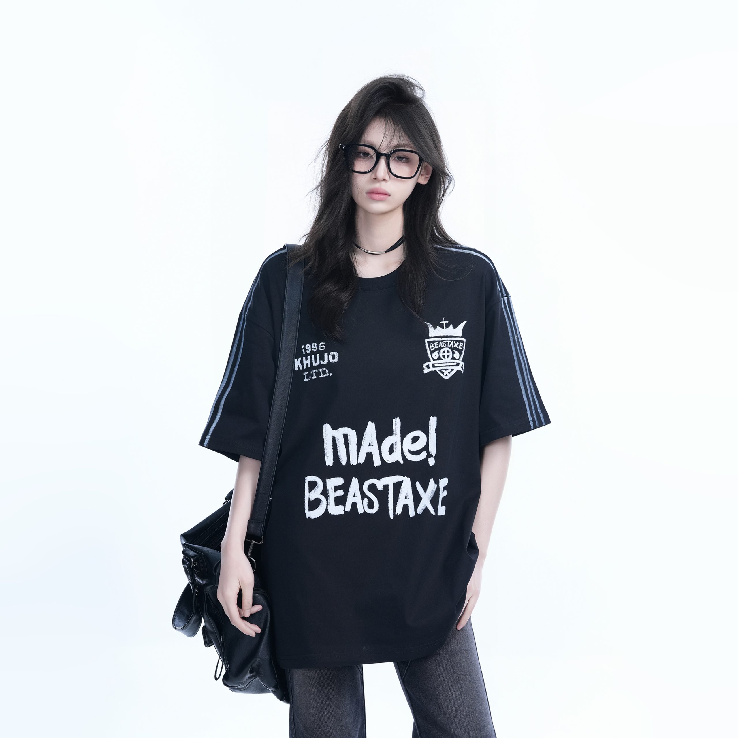 Oversized Retro College Style Gray Graffiti T-Shirt for Women - Trendy Short Sleeve Loose Fit Top Oversized Retro College Style Gray Graffiti T-Shirt for Women - Trendy Short Sleeve Loose Fit Top