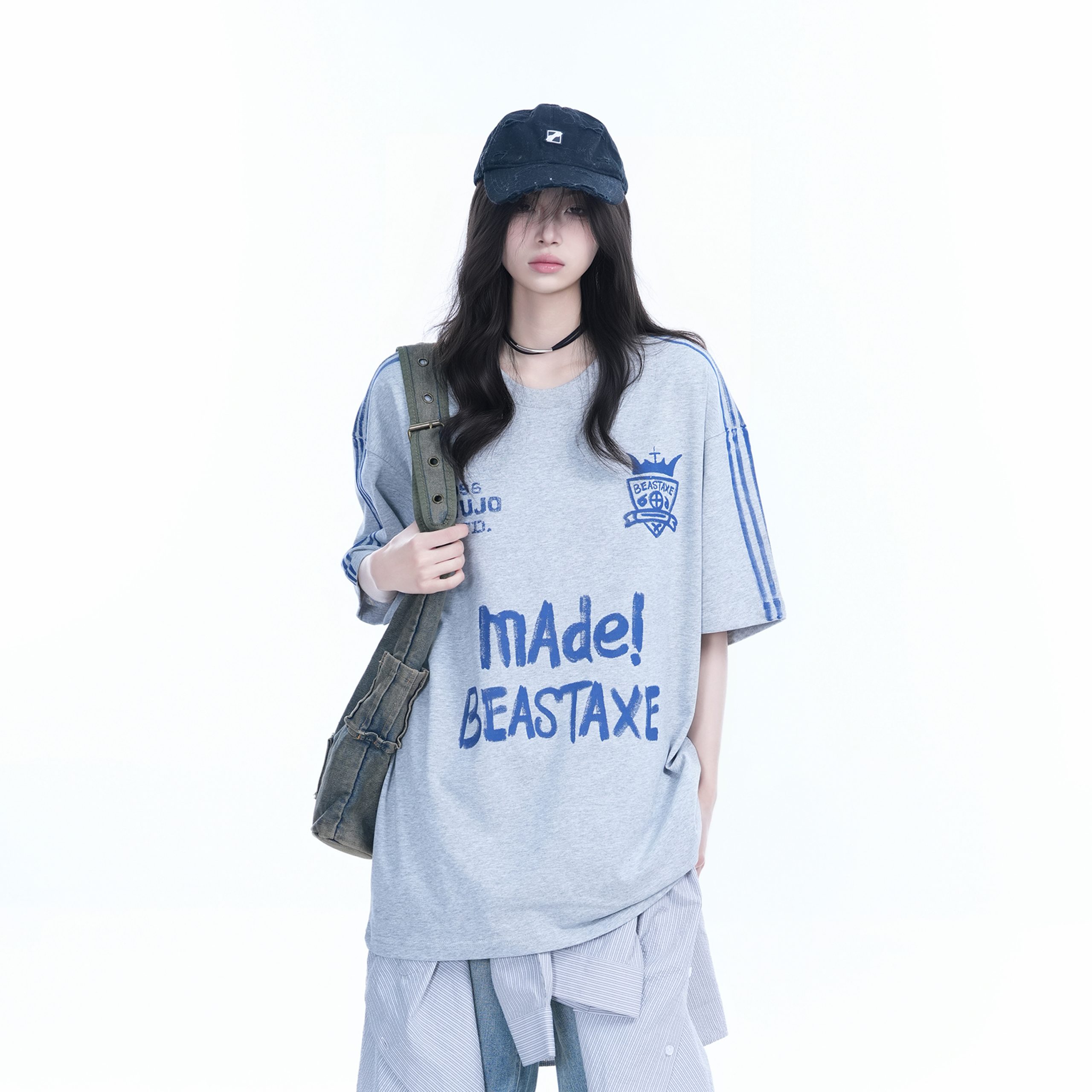 Oversized Retro College Style Gray Graffiti T-Shirt for Women - Trendy Short Sleeve Loose Fit Top Oversized Retro College Style Gray Graffiti T-Shirt for Women - Trendy Short Sleeve Loose Fit Top