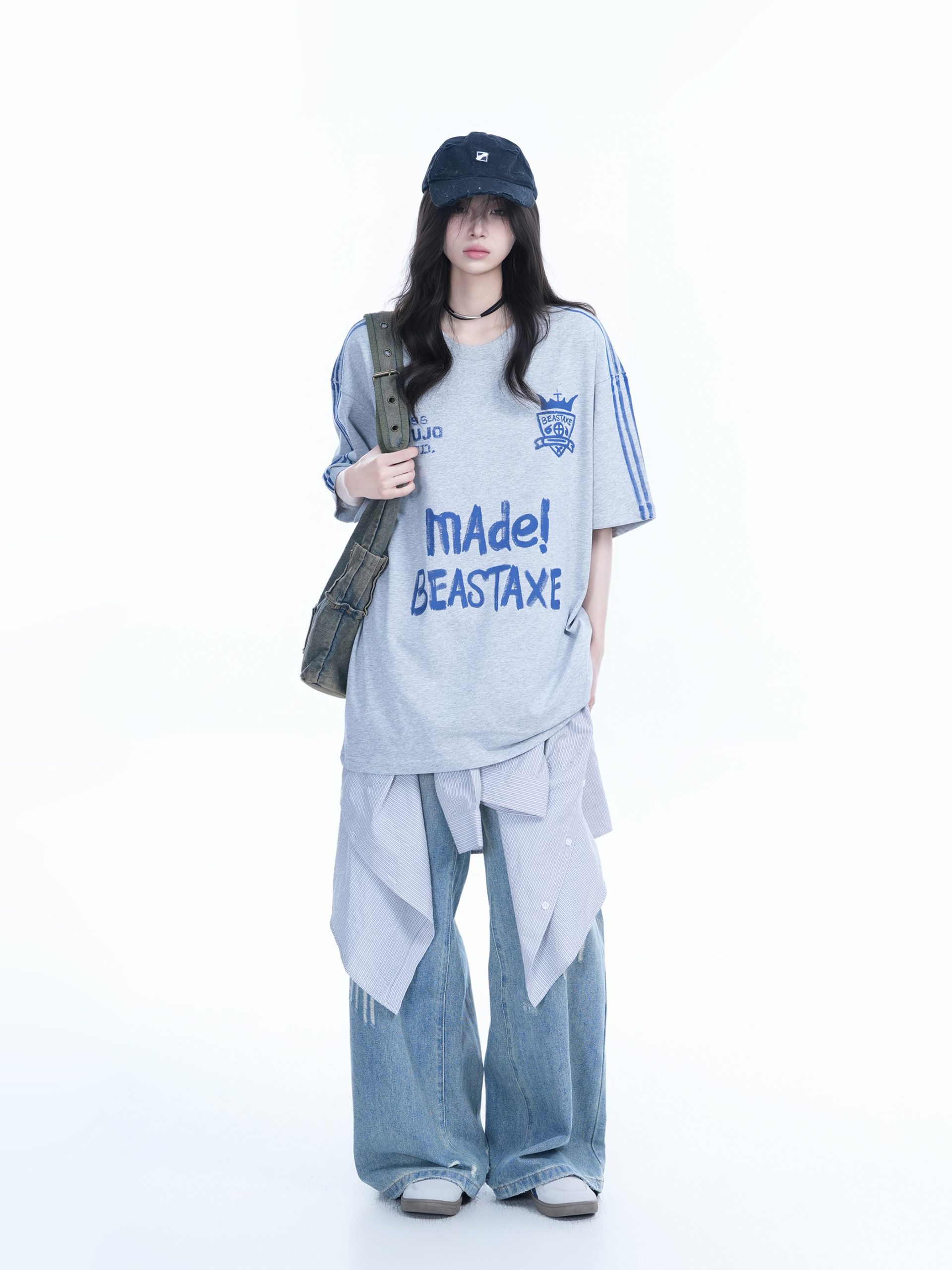 Oversized Retro College Style Gray Graffiti T-Shirt for Women - Trendy Short Sleeve Loose Fit Top Oversized Retro College Style Gray Graffiti T-Shirt for Women - Trendy Short Sleeve Loose Fit Top