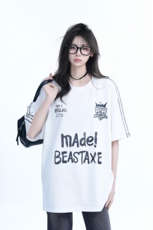 Oversized Retro College Style Gray Graffiti T-Shirt for Women - Trendy Short Sleeve Loose Fit Top