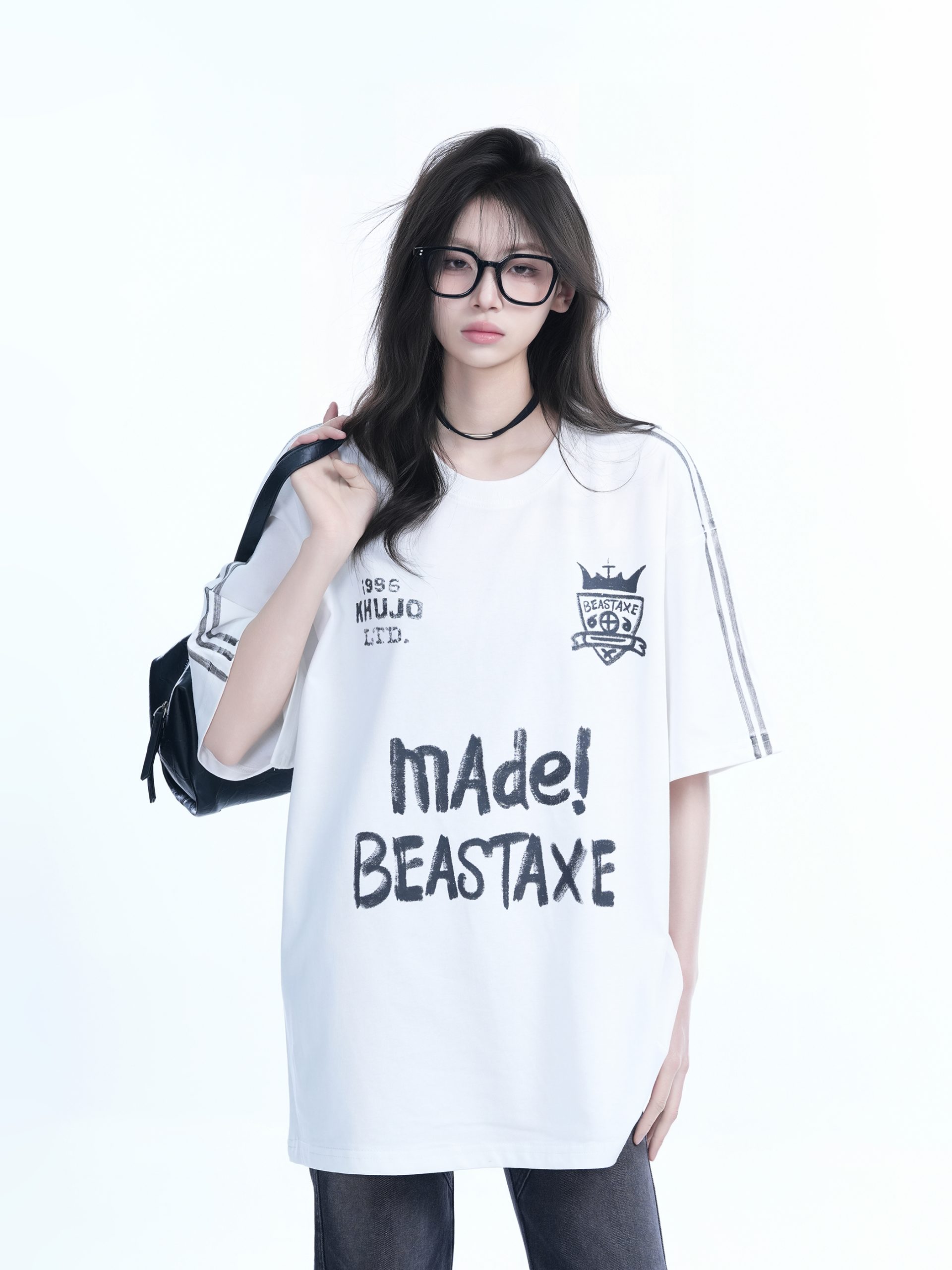 Oversized Retro College Style Gray Graffiti T-Shirt for Women - Trendy Short Sleeve Loose Fit Top Oversized Retro College Style Gray Graffiti T-Shirt for Women - Trendy Short Sleeve Loose Fit Top