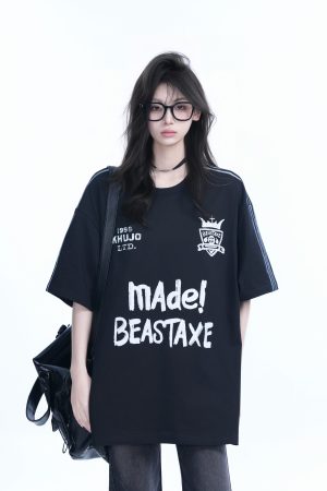 Oversized Retro College Style Gray Graffiti T-Shirt for Women - Trendy Short Sleeve Loose Fit Top