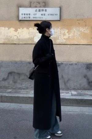 Petite Hepburn-Style Black Double-Faced Cashmere Coat for Women, Mid-Length Woolen Outerwear for Autumn/Winter 2024