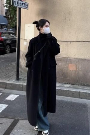 Petite Hepburn-Style Black Double-Faced Cashmere Coat for Women, Mid-Length Woolen Outerwear for Autumn/Winter 2024