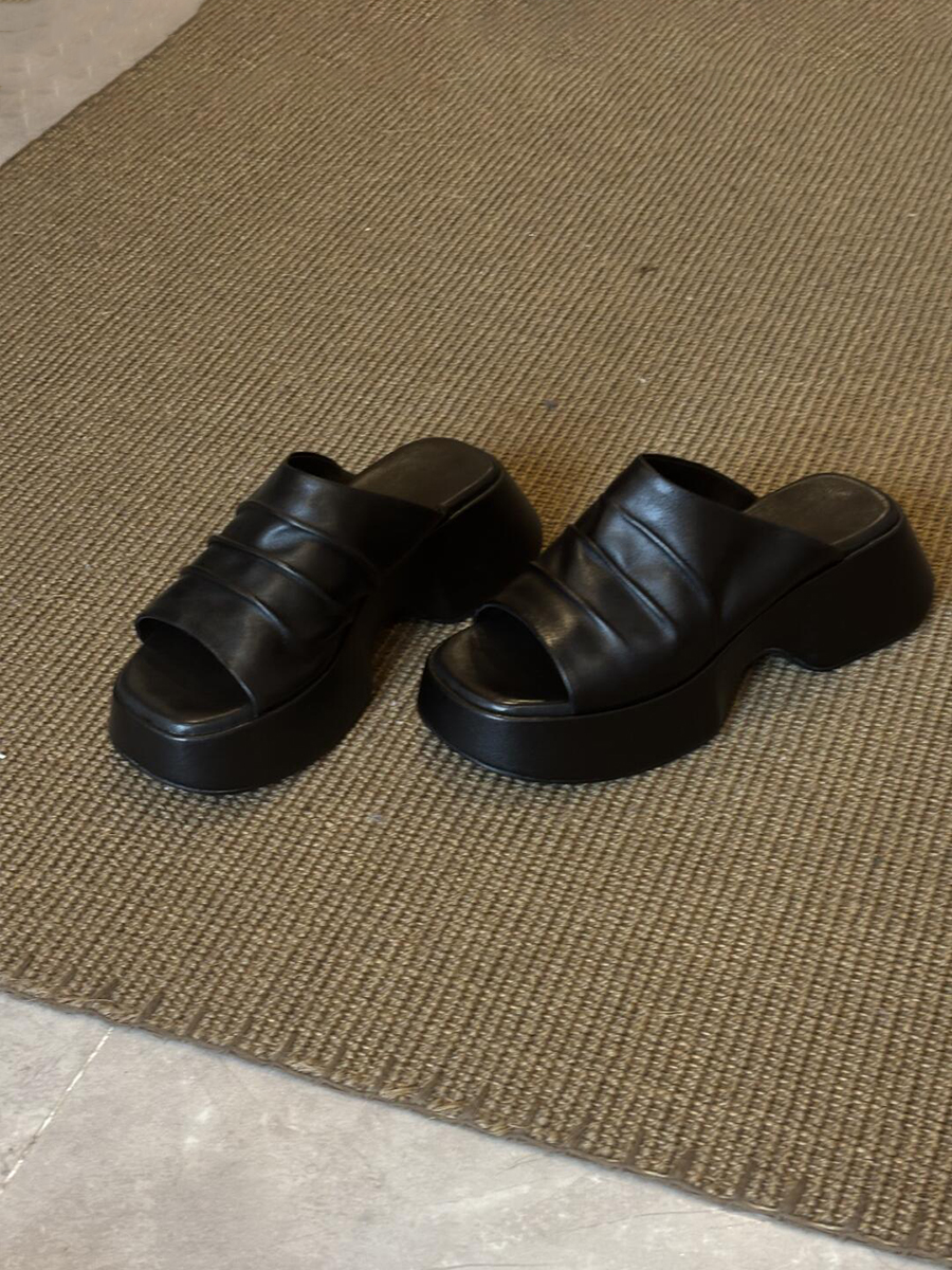 Petite Sheepskin Retro Slip-On Sandals for Women - Thick-Soled, Height-Increasing, Wrinkled Square Toe, Open Toe Design Petite Sheepskin Retro Slip-On Sandals for Women - Thick-Soled, Height-Increasing, Wrinkled Square Toe, Open Toe Design