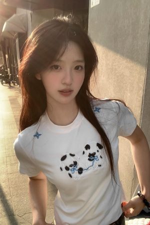 Petite Slim Fit Short-Sleeved T-Shirt with Patch Embroidery for Women - Trendy Summer Style, Age-Reducing Design