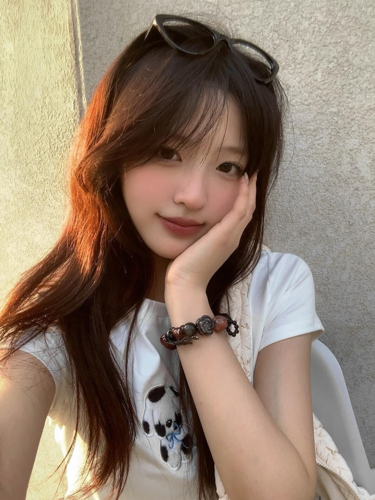 Petite Slim Fit Short-Sleeved T-Shirt with Patch Embroidery for Women - Trendy Summer Style, Age-Reducing Design Petite Slim Fit Short-Sleeved T-Shirt with Patch Embroidery for Women - Trendy Summer Style, Age-Reducing Design