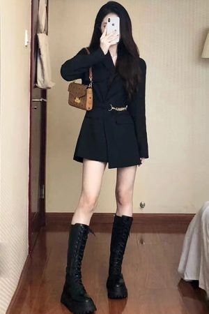 Petite Women's Black Suit Jacket - Elegant Korean Style, Tailored Design for a Gentle and Mature Look