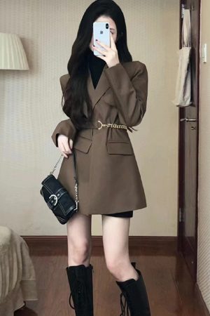 Petite Women's Black Suit Jacket - Elegant Korean Style, Tailored Design for a Gentle and Mature Look