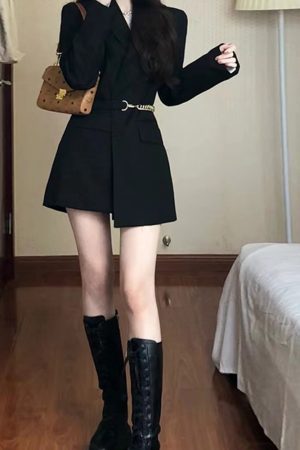 Petite Women's Black Suit Jacket - Elegant Korean Style, Tailored Design for a Gentle and Mature Look