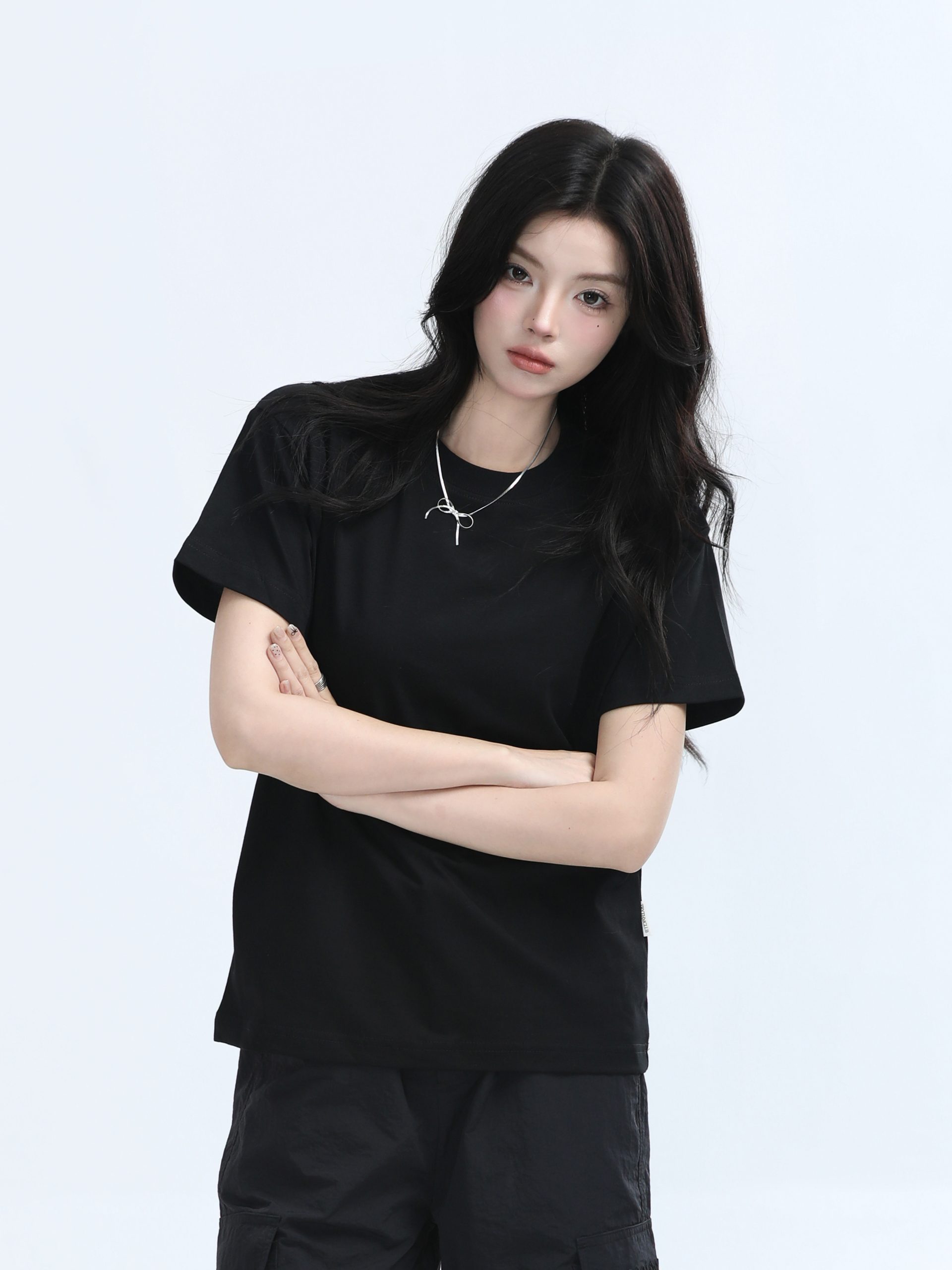 Petite Women's Fitted Gray Short-Sleeve T-Shirt with Round Neck - Summer Style, Casual Graphic Tee for Trendy Looks Petite Women's Fitted Gray Short-Sleeve T-Shirt with Round Neck - Summer Style, Casual Graphic Tee for Trendy Looks