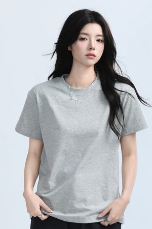 Petite Women's Fitted Gray Short-Sleeve T-Shirt with Round Neck - Summer Style, Casual Graphic Tee for Trendy Looks