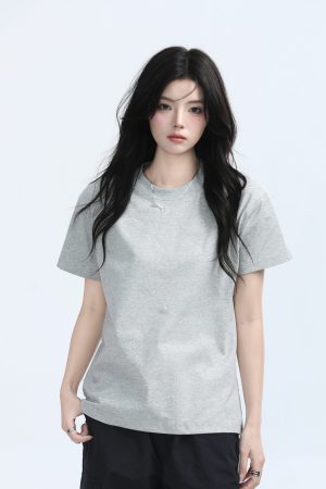 Petite Women's Fitted Gray Short-Sleeve T-Shirt with Round Neck - Summer Style, Casual Graphic Tee for Trendy Looks