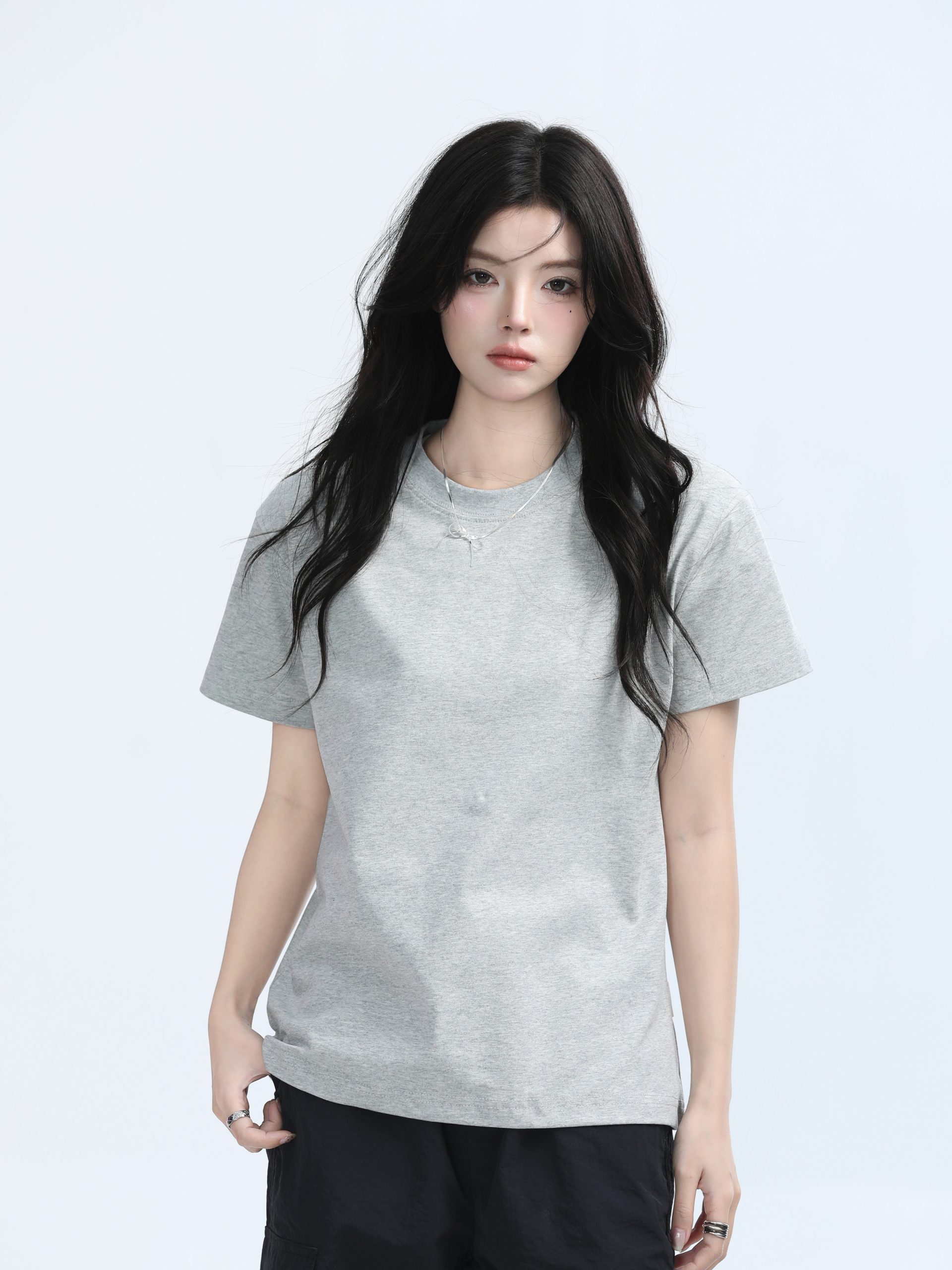 Petite Women's Fitted Gray Short-Sleeve T-Shirt with Round Neck - Summer Style, Casual Graphic Tee for Trendy Looks Petite Women's Fitted Gray Short-Sleeve T-Shirt with Round Neck - Summer Style, Casual Graphic Tee for Trendy Looks