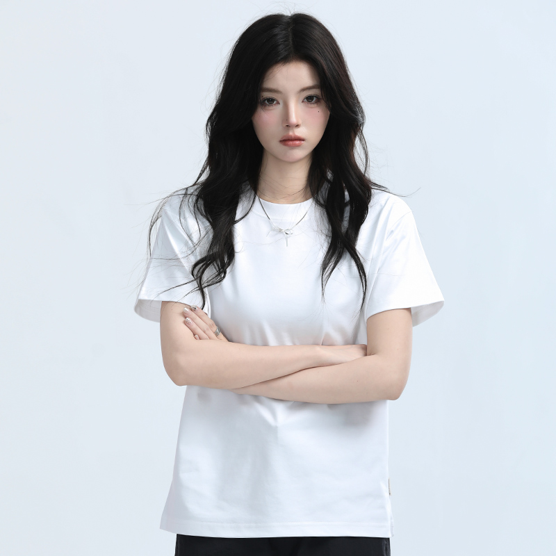 Petite Women's Fitted Gray Short-Sleeve T-Shirt with Round Neck - Summer Style, Casual Graphic Tee for Trendy Looks Petite Women's Fitted Gray Short-Sleeve T-Shirt with Round Neck - Summer Style, Casual Graphic Tee for Trendy Looks