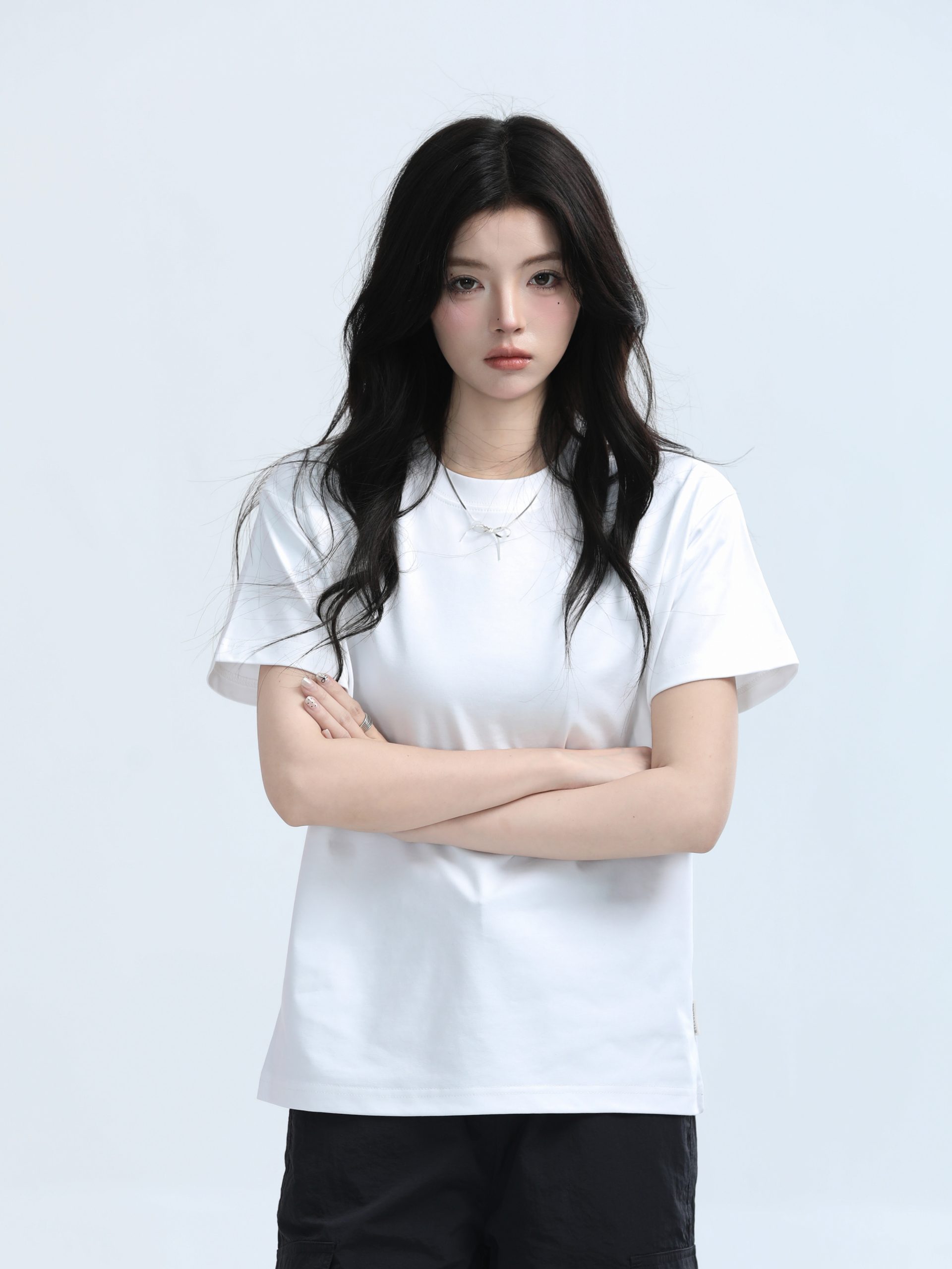 Petite Women's Fitted Gray Short-Sleeve T-Shirt with Round Neck - Summer Style, Casual Graphic Tee for Trendy Looks Petite Women's Fitted Gray Short-Sleeve T-Shirt with Round Neck - Summer Style, Casual Graphic Tee for Trendy Looks