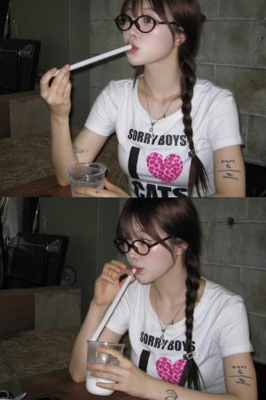 Pink Leopard Print Heart Short Sleeve Fitted Cotton T-Shirt for Women - Trendy Age-Reducing Design