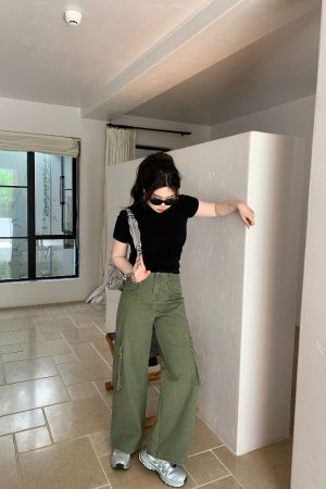 Plus Size American Retro Straight-Leg Multi-Pocket Wide-Leg Casual Work Pants for a Cool 90s Vibe